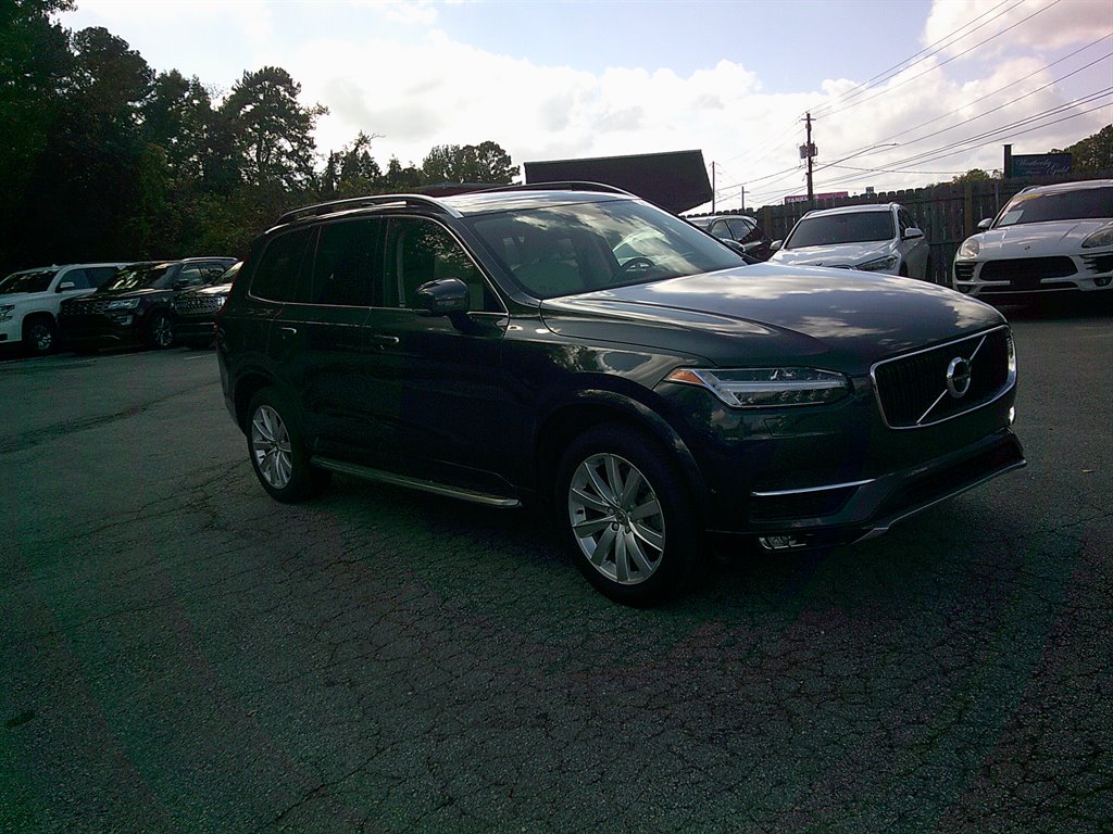 2016 Volvo XC90 T6 - Momentum photo