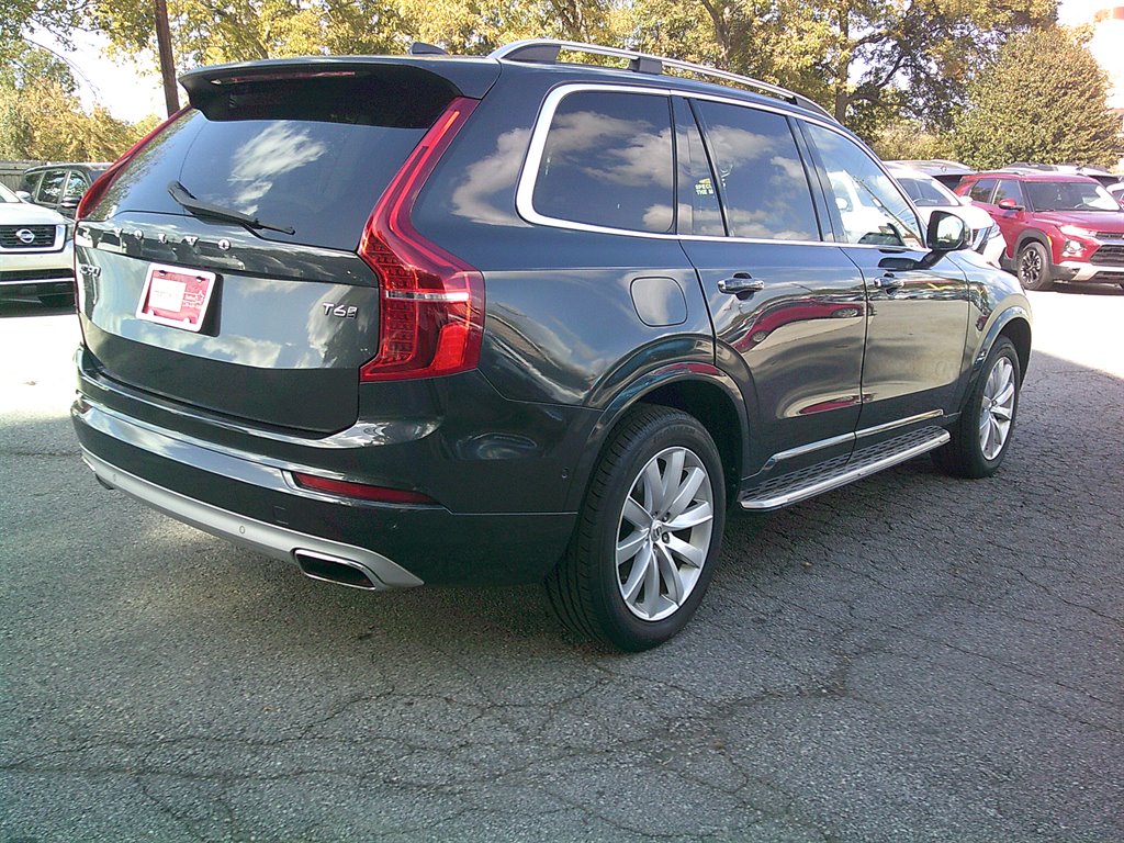 2016 Volvo XC90 T6 - Momentum photo
