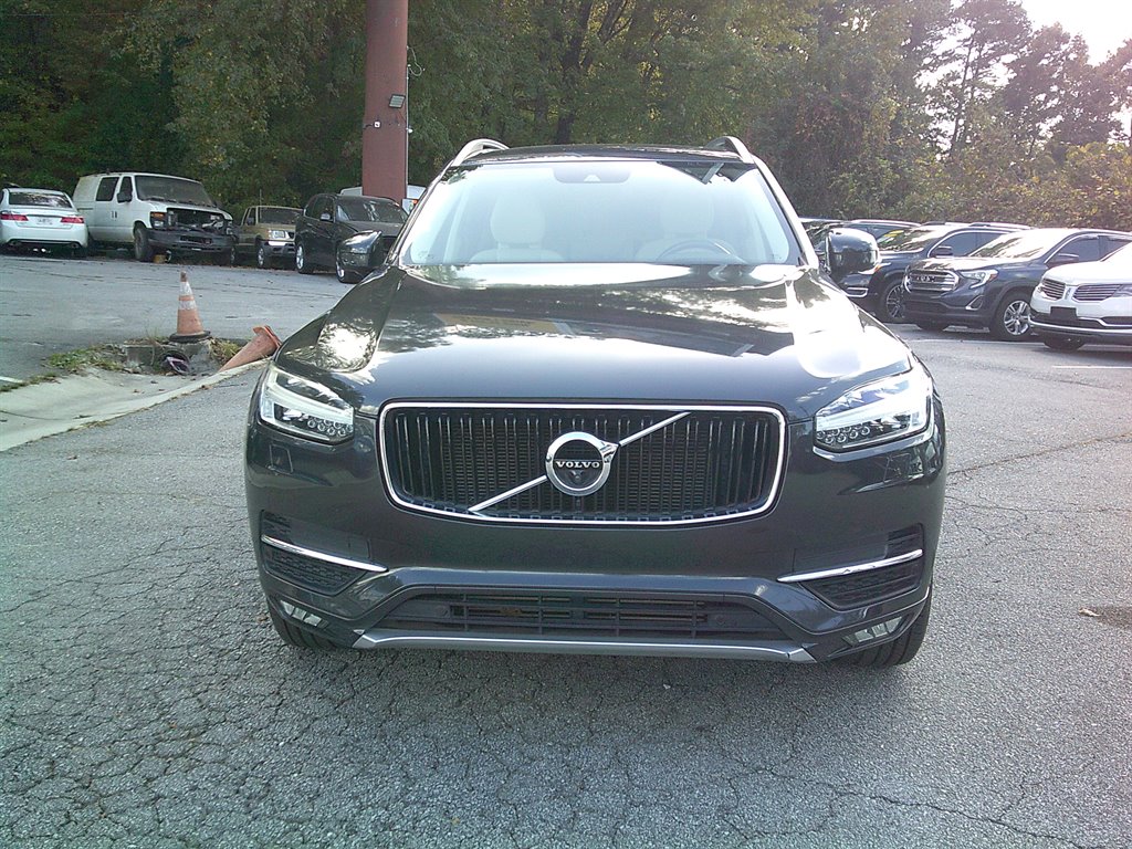 2016 Volvo XC90 T6 - Momentum photo