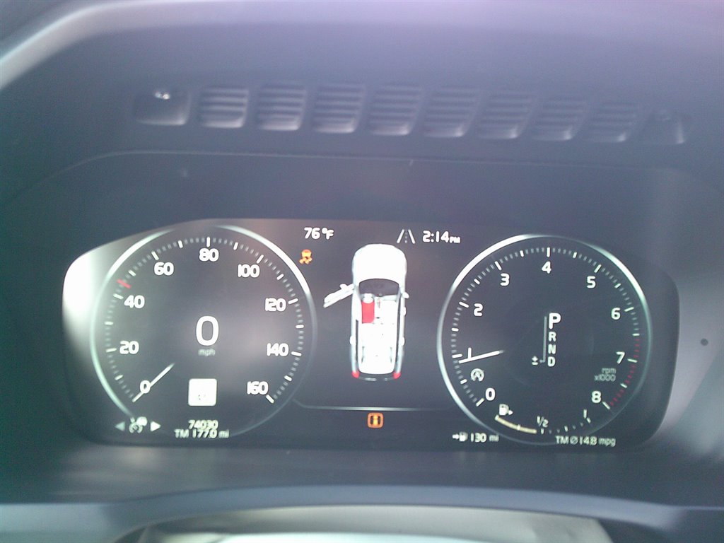 2016 Volvo XC90 T6 - Momentum photo