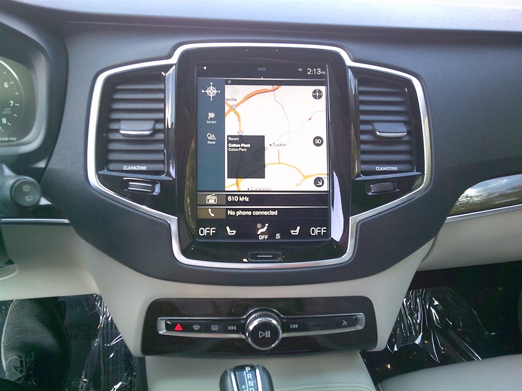 2016 Volvo XC90 T6 - Momentum photo