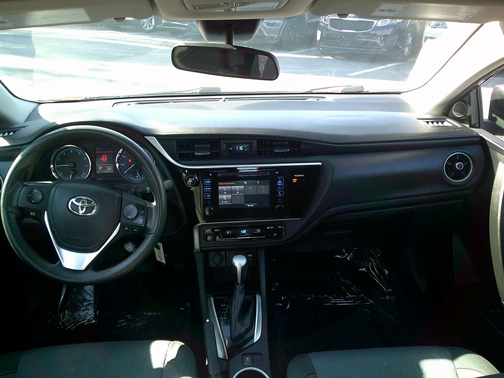 2017 Toyota Corolla LE photo