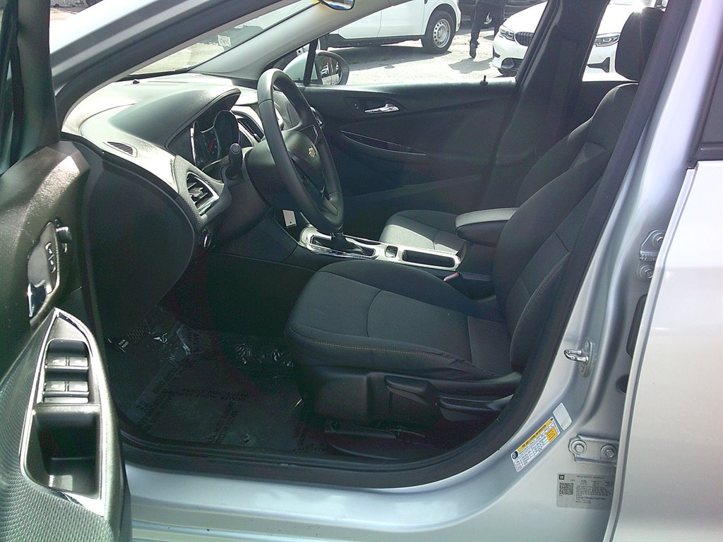 2018 Chevrolet Cruze - $13,995