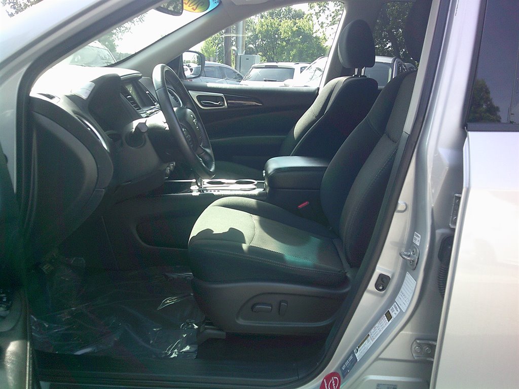 2020 Nissan Pathfinder - $15,995