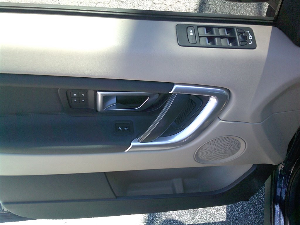2019 Land Rover Discovery - $17,995