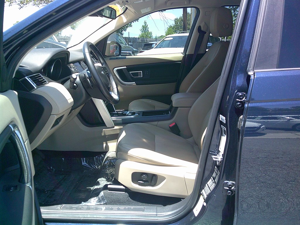 2019 Land Rover Discovery - $17,995