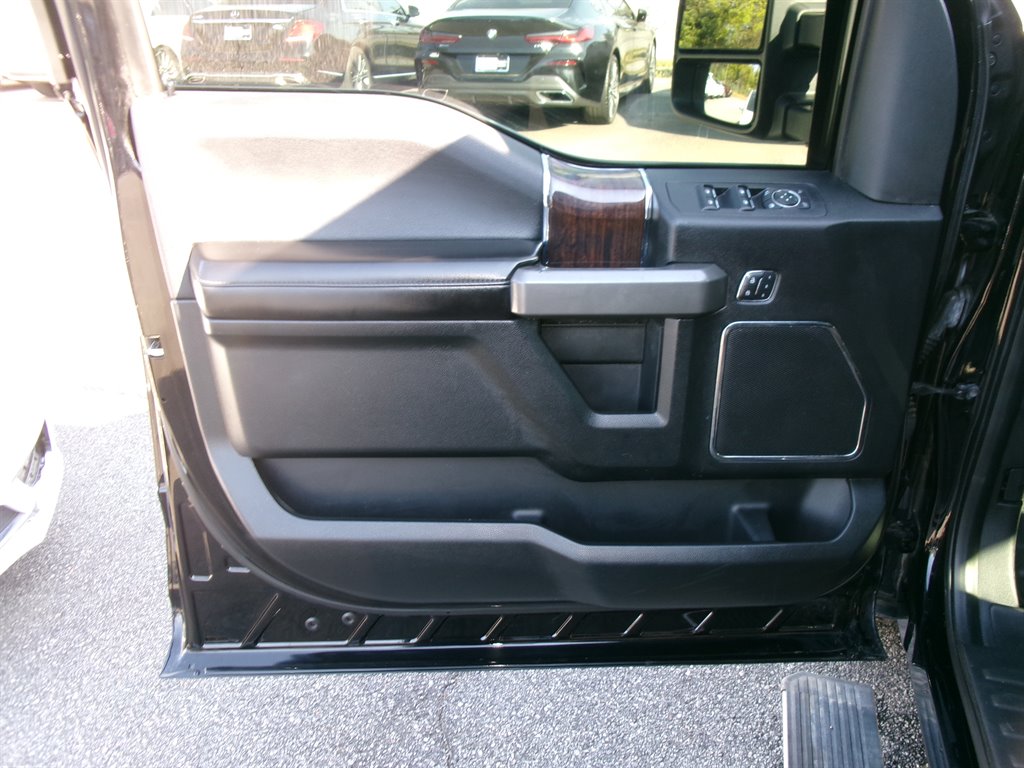 2017 Ford F-150 - $27,995