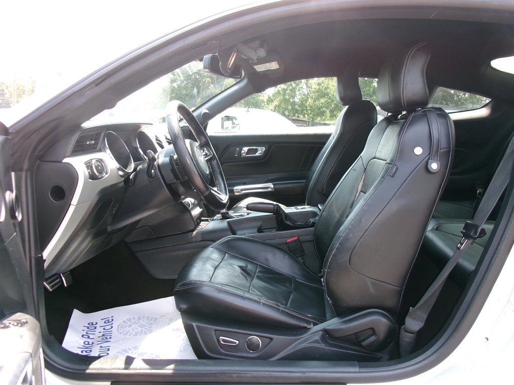 2016 Ford Mustang - $11,995
