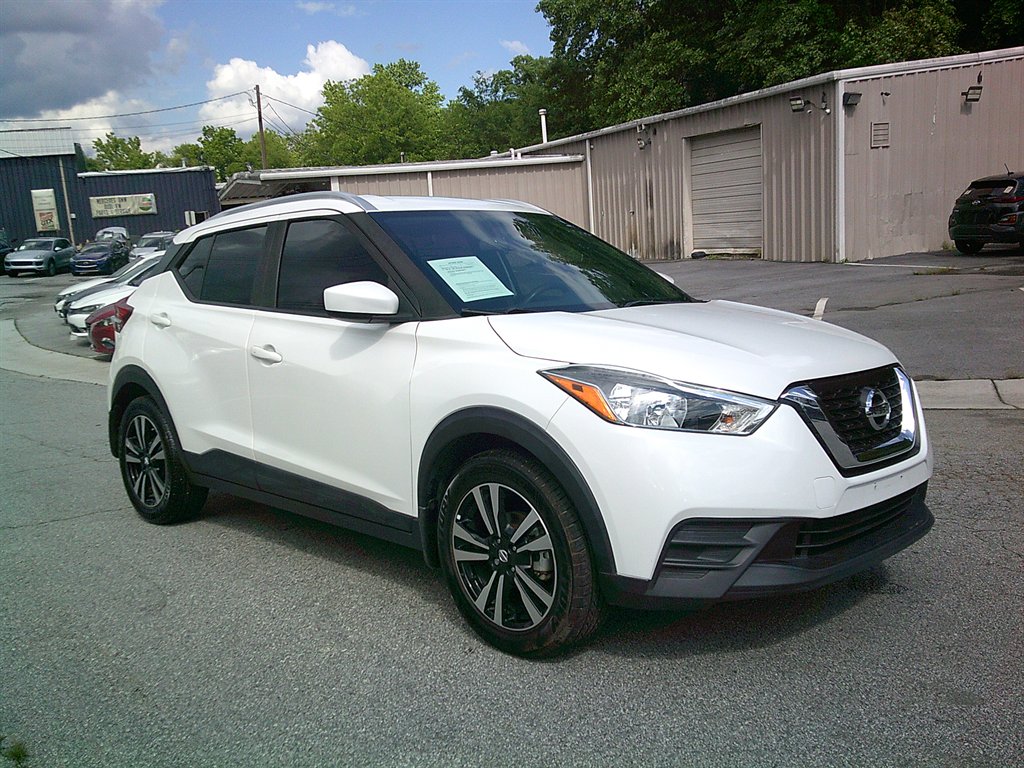 The 2019 Nissan Kicks S photos
