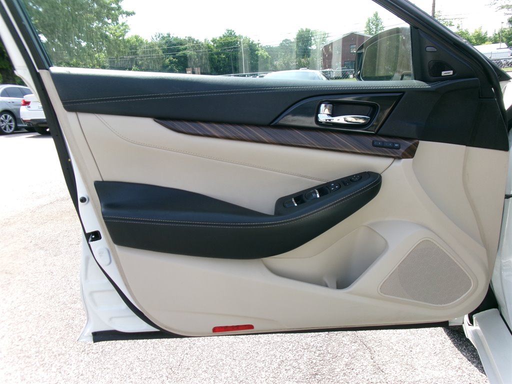 2018 Nissan Maxima - $22,995