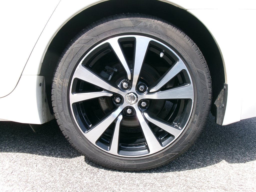 2018 Nissan Maxima - $22,995