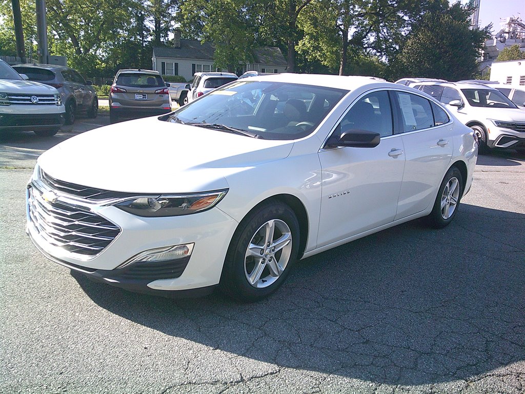 2019 Chevrolet Malibu - $16,995