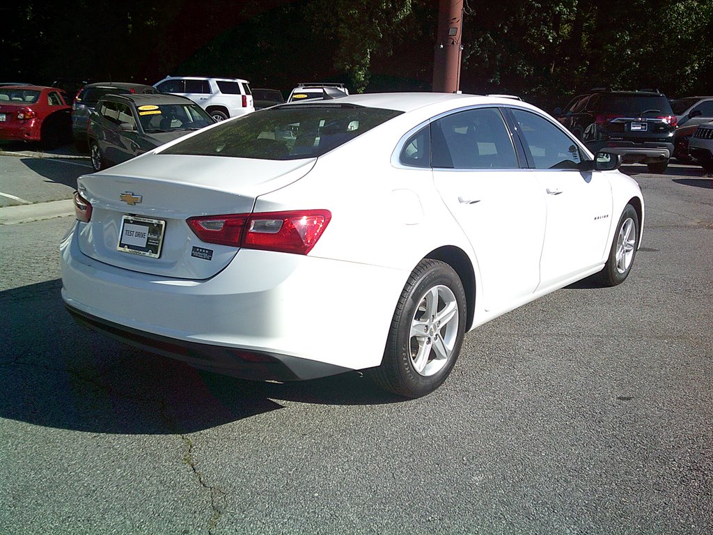 2019 Chevrolet Malibu - $16,995