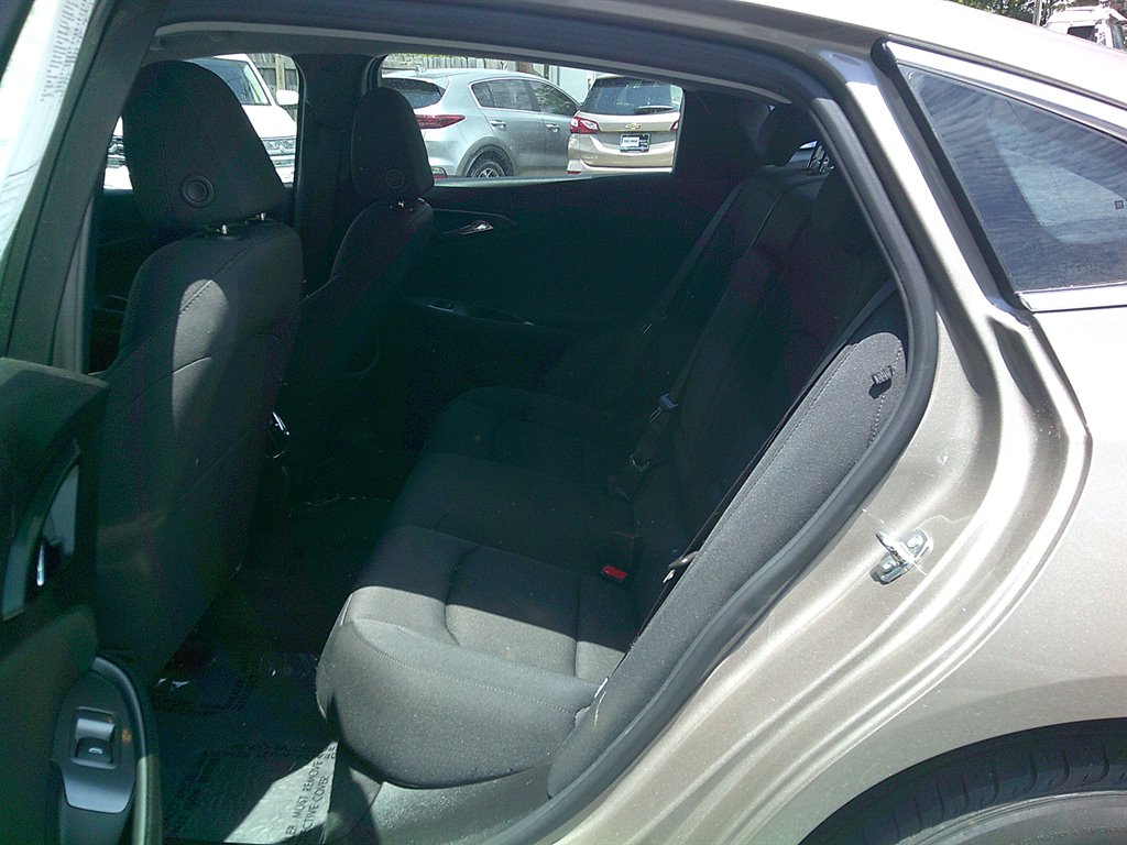 2023 Chevrolet Malibu - $18,995