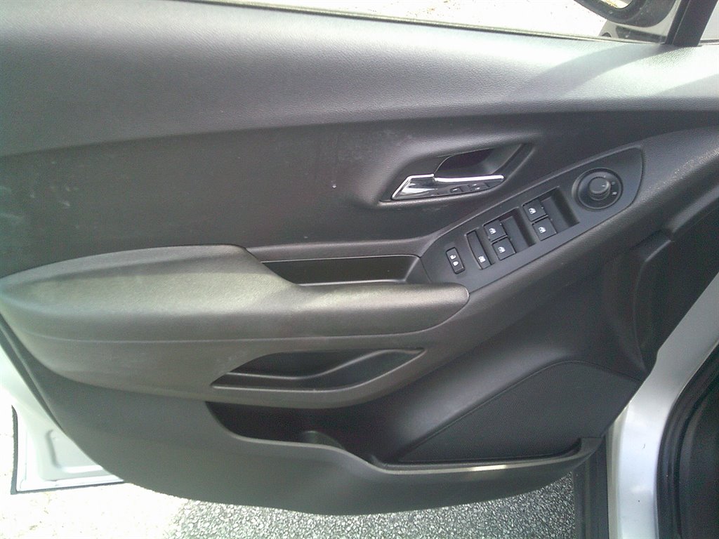 2020 Chevrolet Trax - $15,995