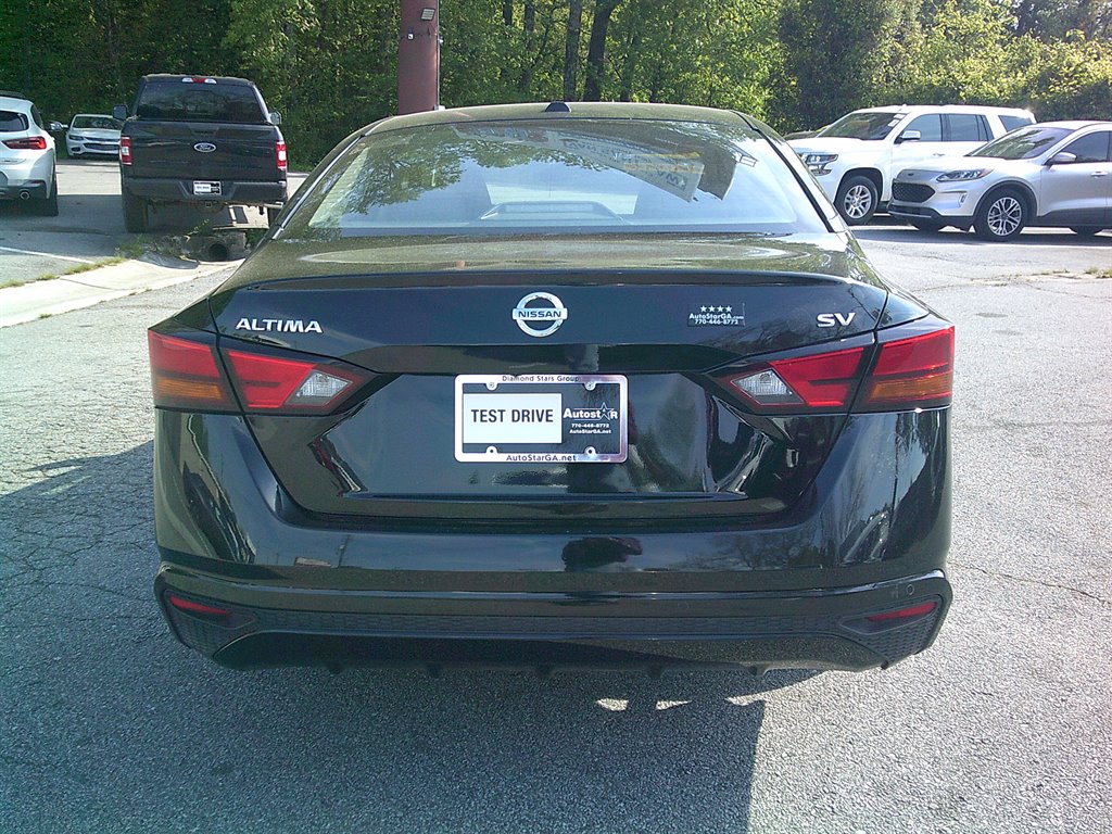2021 Nissan Altima - $18,995