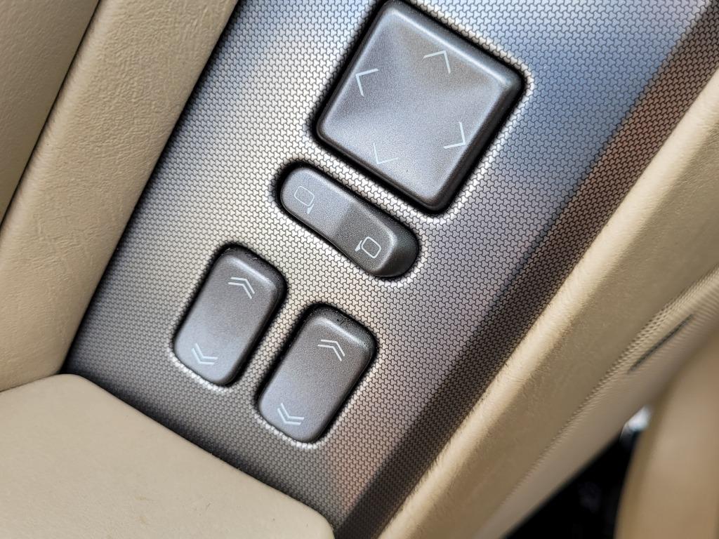 2007 Cadillac XLR - $26,550