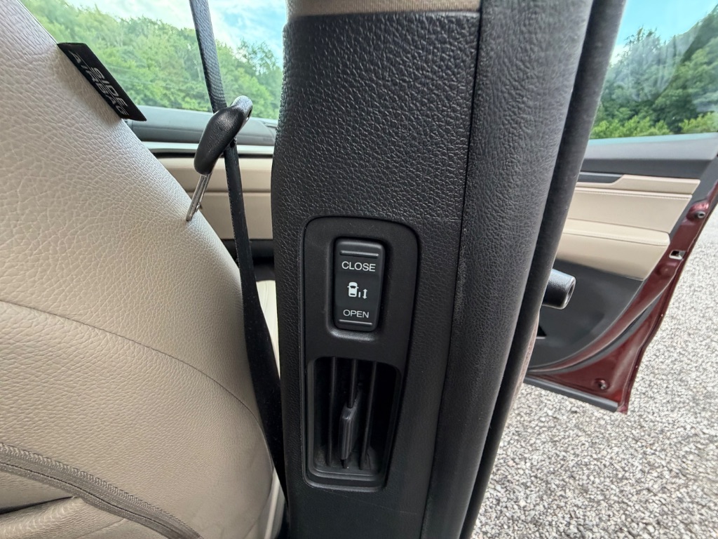 2019 Honda Odyssey - $17,950
