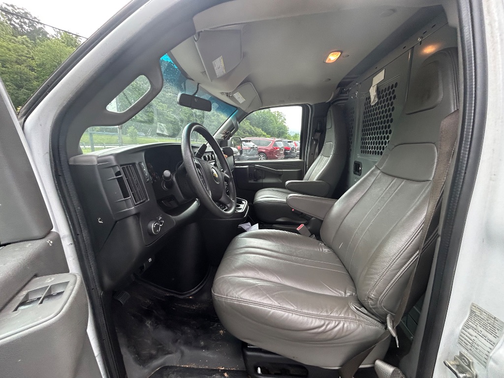 2017 Chevrolet G2500 Vans Express photo