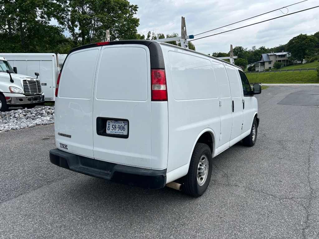 2017 Chevrolet G2500 Vans Express photo