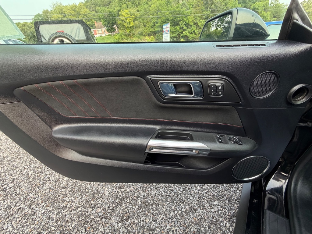 2016 Ford Mustang - $28,950