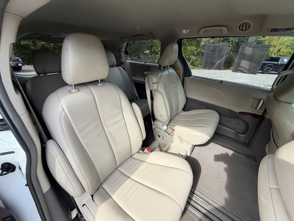 2013 Toyota Sienna - $13,950