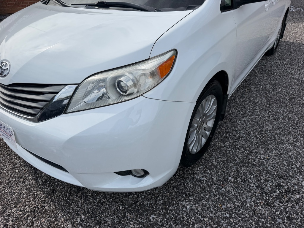 2013 Toyota Sienna - $13,950