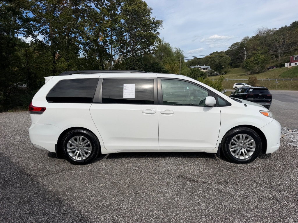 2013 Toyota Sienna - $13,950