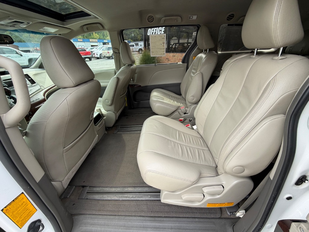 2013 Toyota Sienna - $13,950