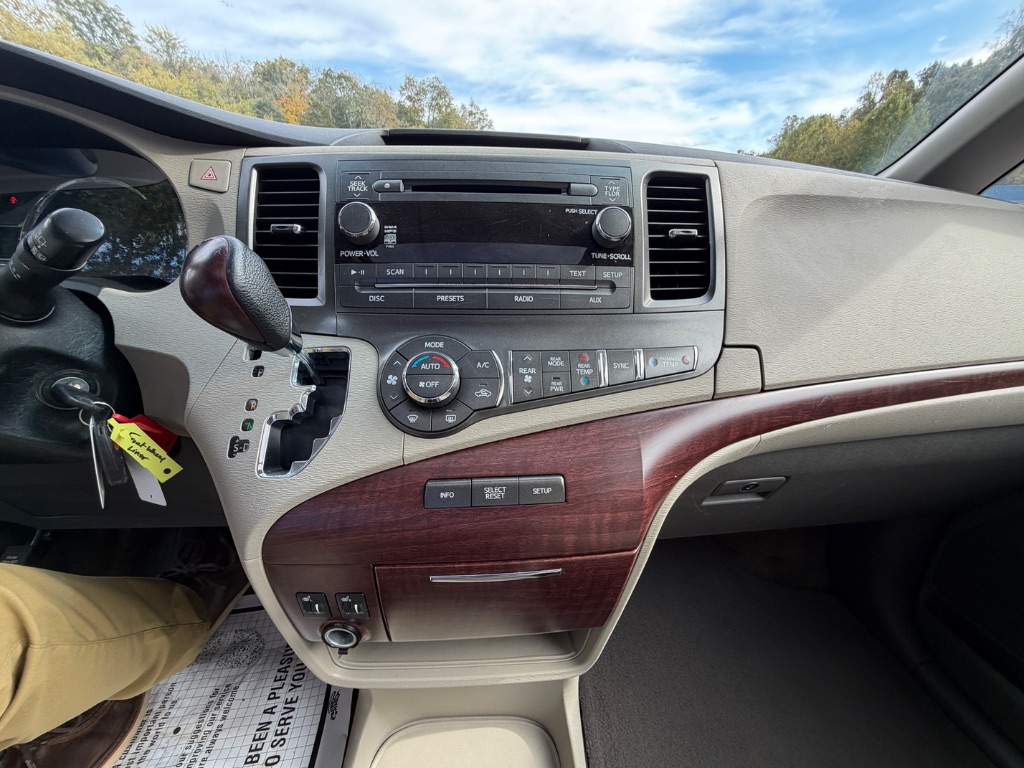 2013 Toyota Sienna - $13,950