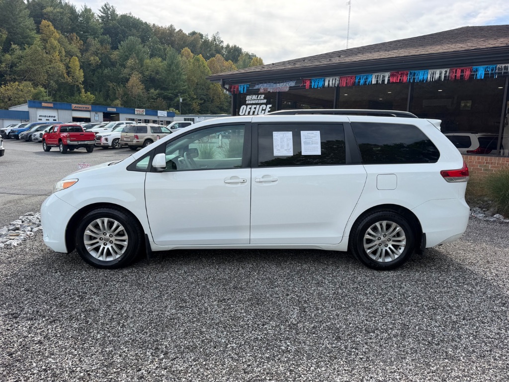 2013 Toyota Sienna - $13,950