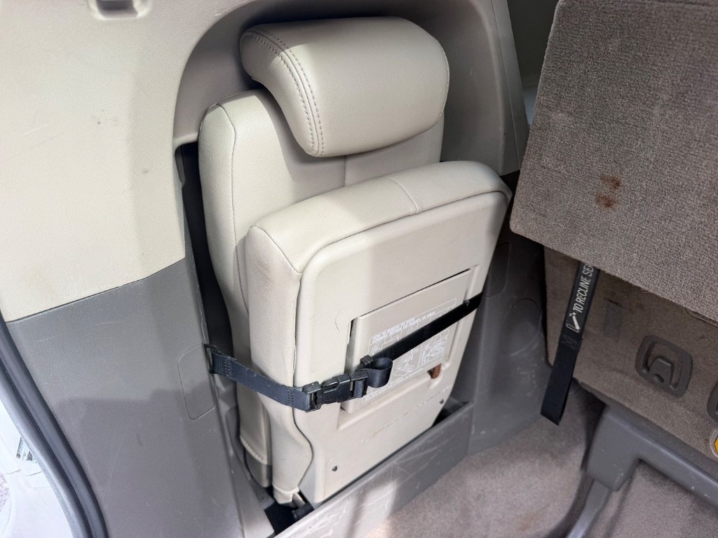 2013 Toyota Sienna - $13,950