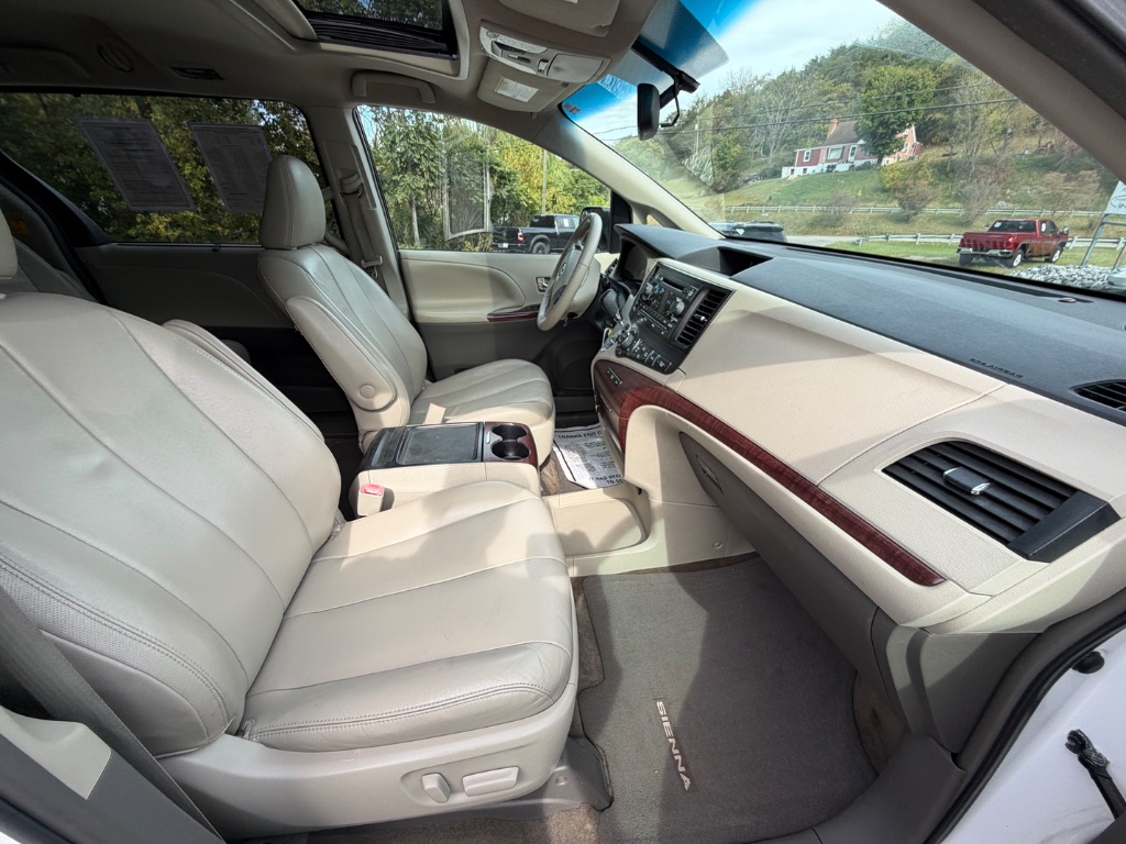 2013 Toyota Sienna - $13,950