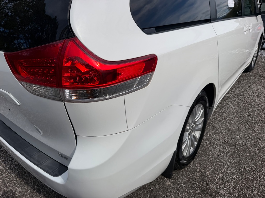 2013 Toyota Sienna - $13,950