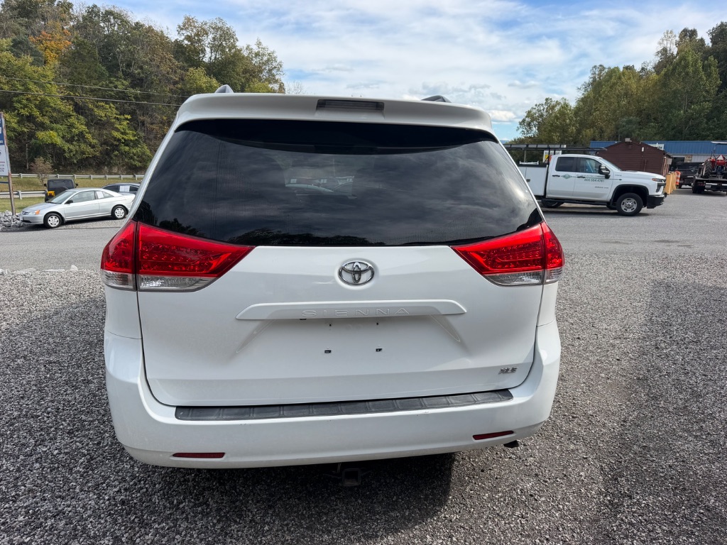 2013 Toyota Sienna - $13,950