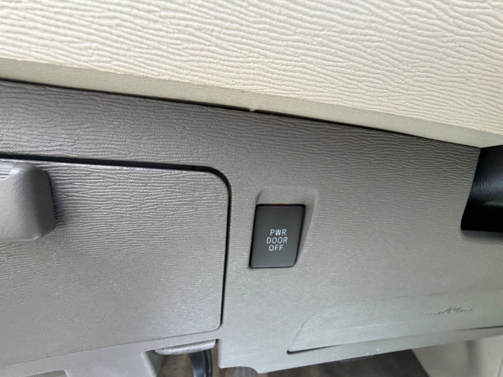 2013 Toyota Sienna - $13,950