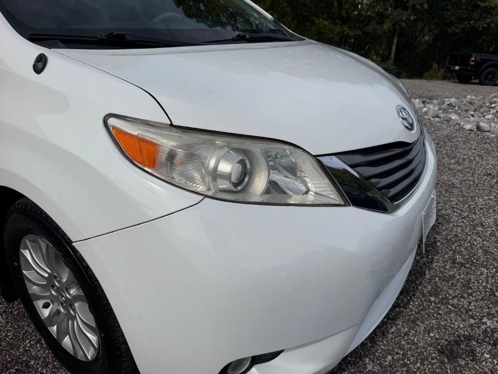 2013 Toyota Sienna - $13,950