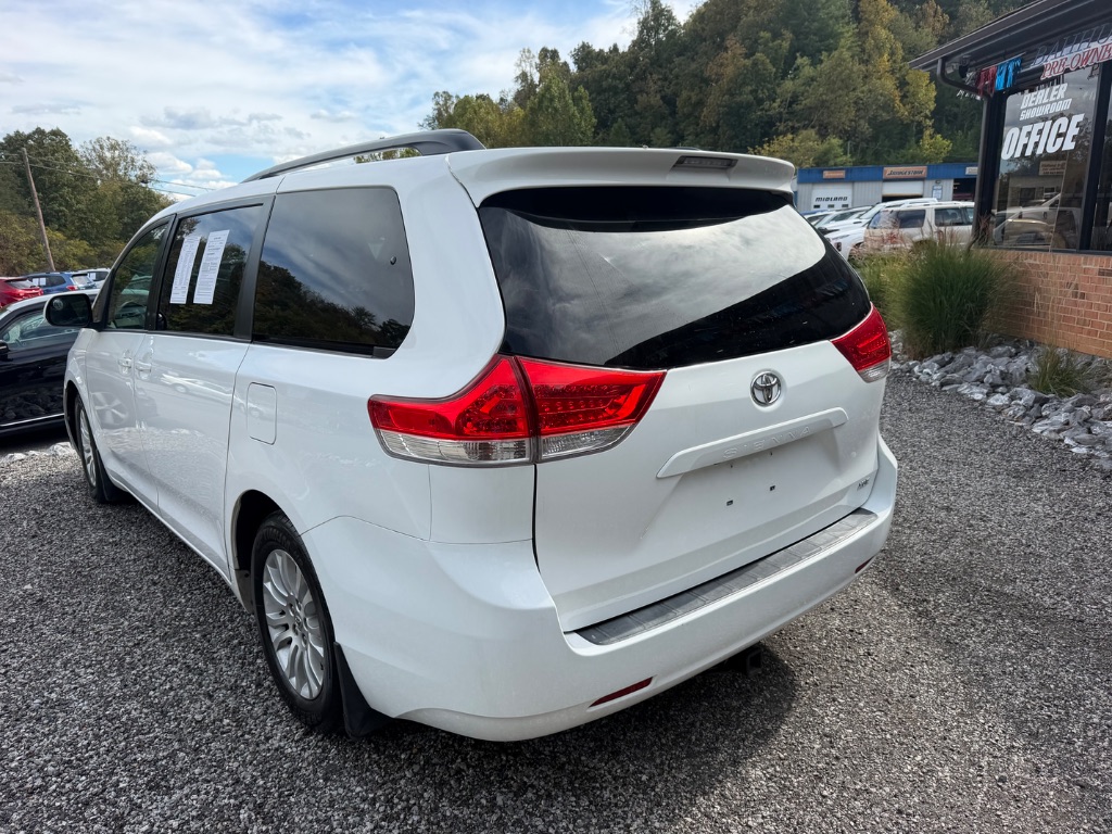2013 Toyota Sienna - $13,950