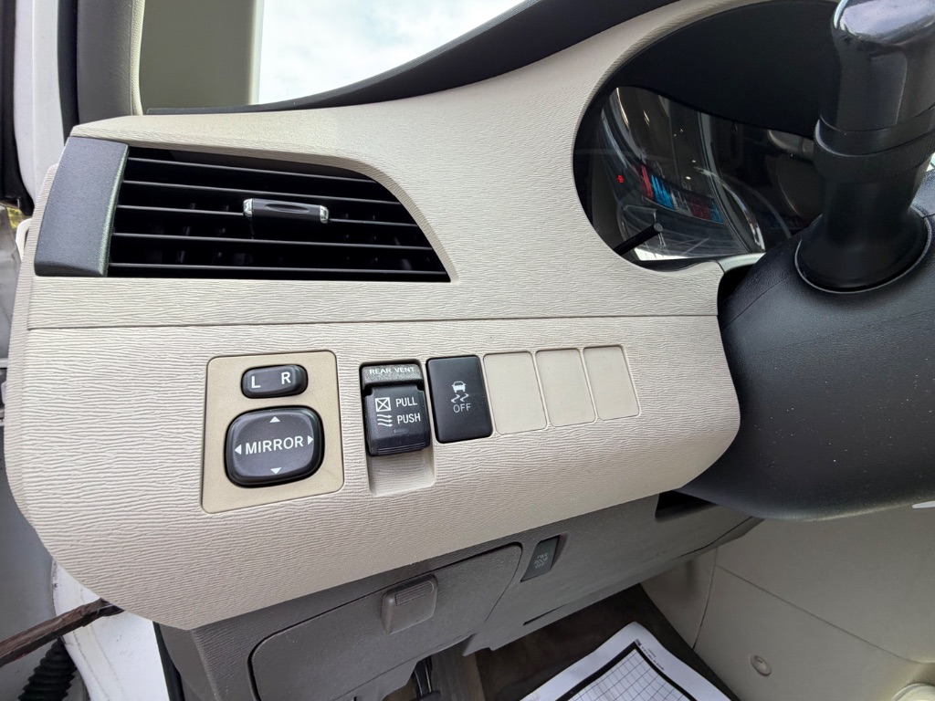 2013 Toyota Sienna - $13,950