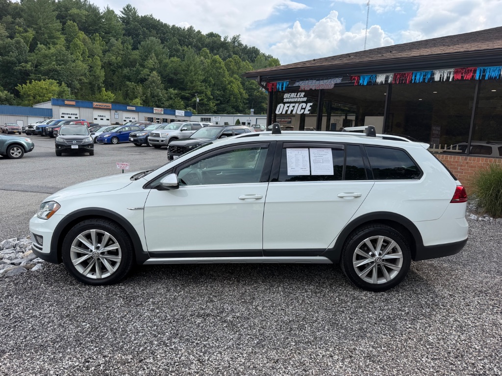 2017 Volkswagen Golf - $9,950