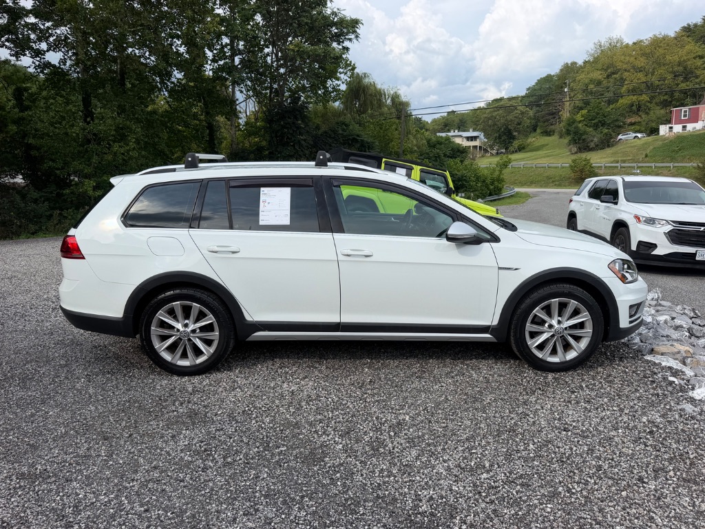 2017 Volkswagen Golf - $9,950