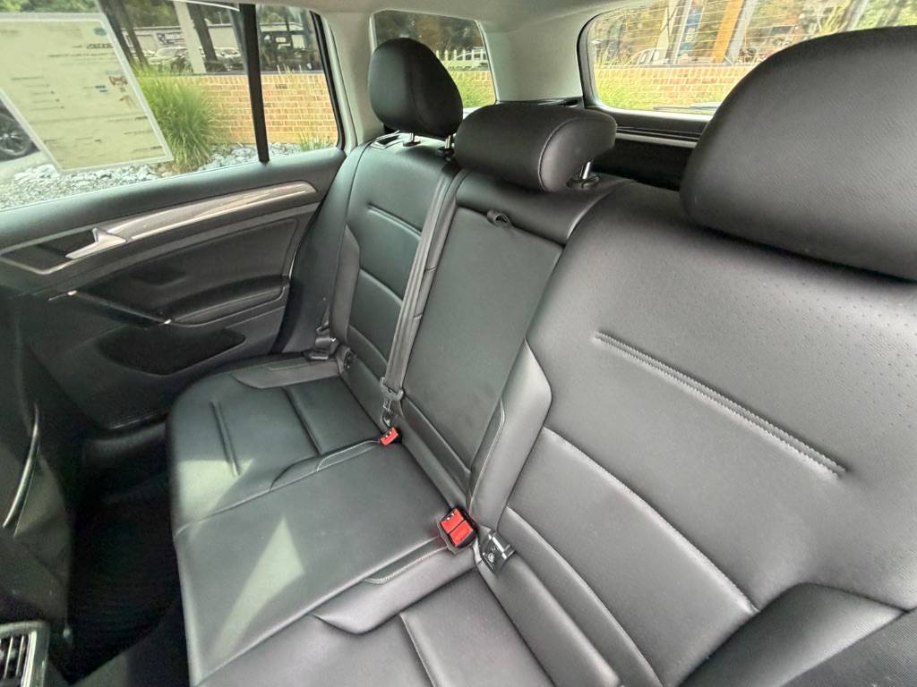 2017 Volkswagen Golf - $9,950