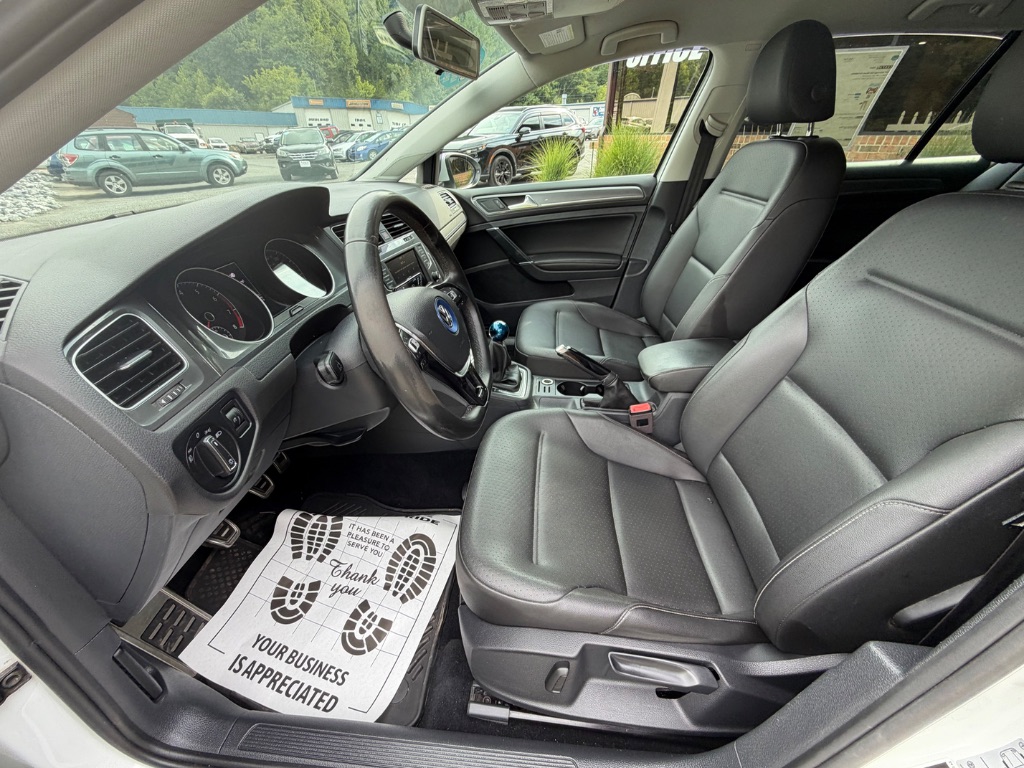 2017 Volkswagen Golf - $9,950