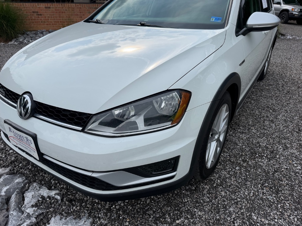 2017 Volkswagen Golf - $9,950