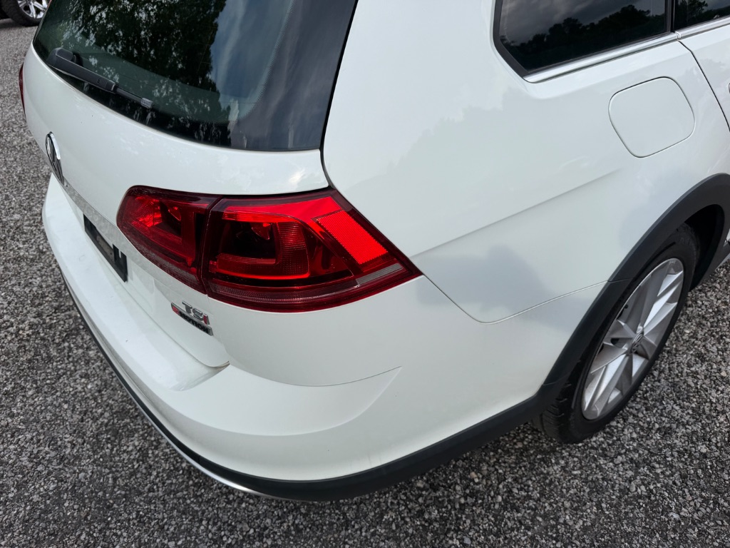 2017 Volkswagen Golf - $9,950