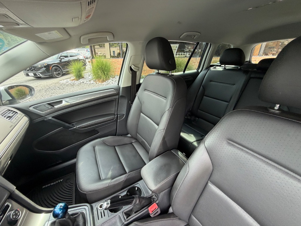 2017 Volkswagen Golf - $9,950