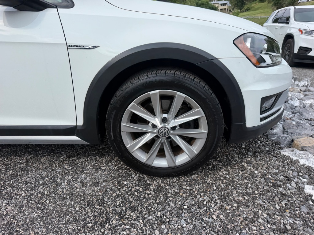 2017 Volkswagen Golf - $9,950