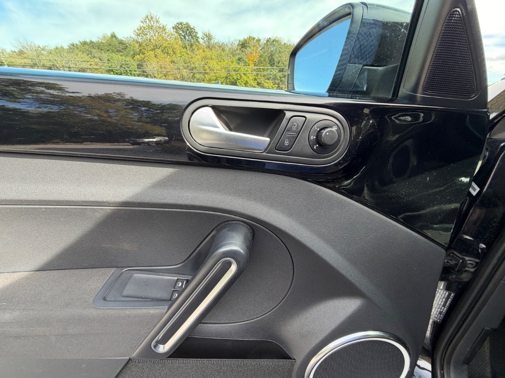 2014 Volkswagen Beetle - $13,950