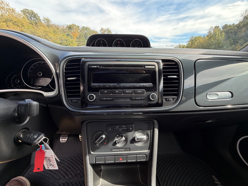 2014 Volkswagen Beetle - $13,950