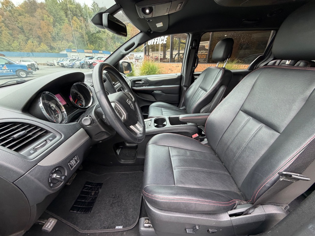 2019 Dodge Grand Caravan - $18,950